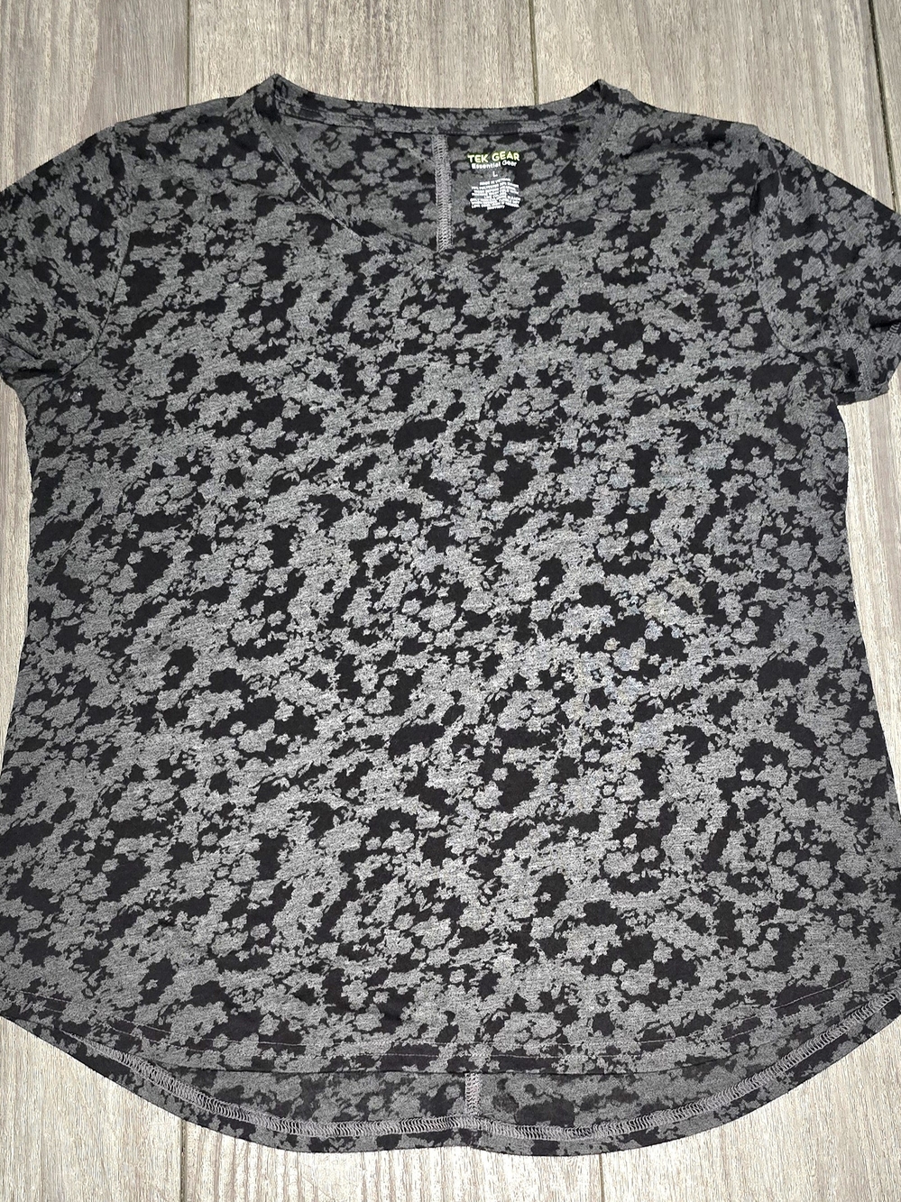 tek gear Black & Gray Floral V-Neck Stretchy Short Sleeve Top